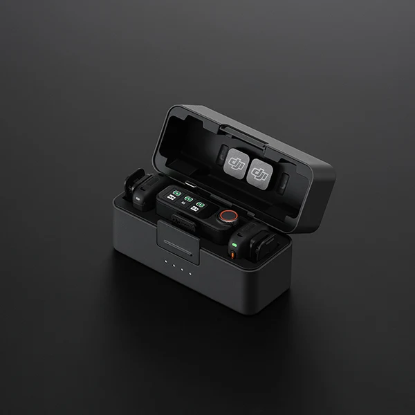 DJI Mic 3 (2 trasmettitori + 1 ricevitore) + custodia di ricarica