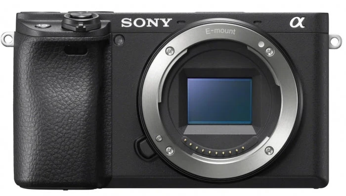 Sony Alpha ILCE-6400 + ZEISS Batis 18mm f/2.8