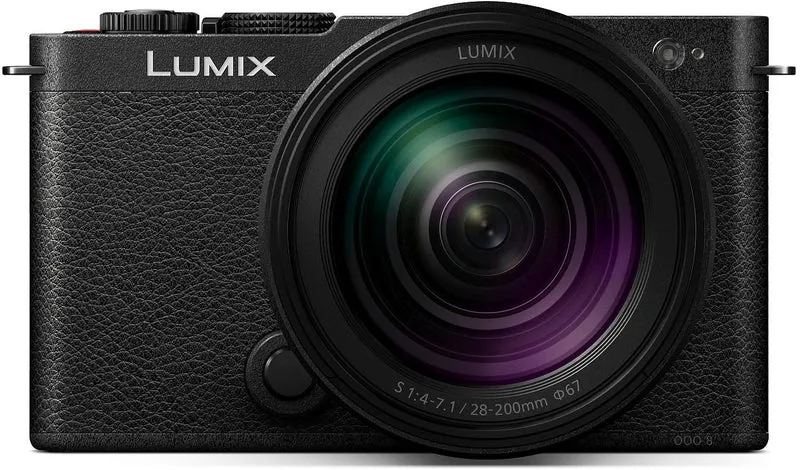 Panasonic DC-S9 + Lumix S 28-200mm f/4.0-7.1 Macro